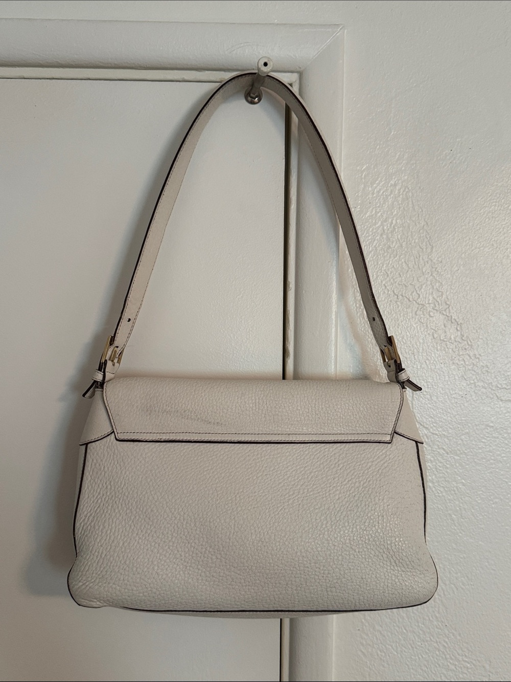 Salvatore Ferragamo Cream Leather Shoulder Bag with Gold Hardware - Picture 2 of 16